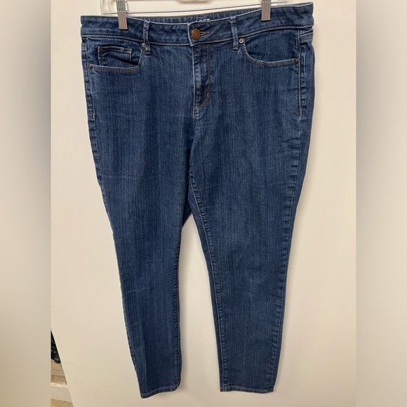 LOFT Denim - LOFT CURVY SKINNY JEANS. SIZE 12.  MEDIUM BLUE